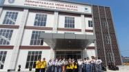 Siswa didampingi Kepala Sekolah, Guru, dan Pengelola Perpustakaan SMKN 1 Kelapa, saat foto bersama di depan GLP Provinsi Babel, Kamis (21/9/2023). 